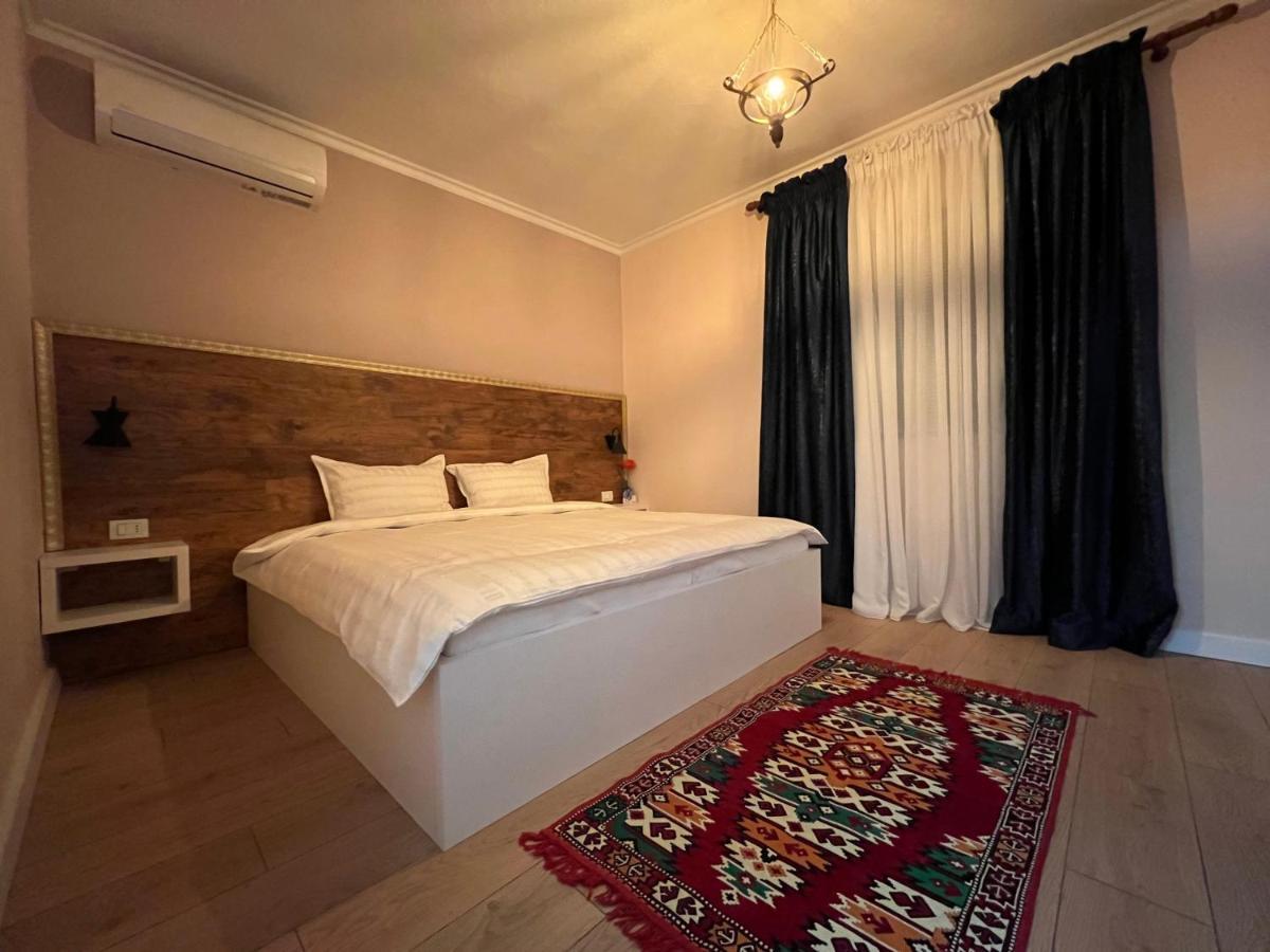 Chestnut Yard Villa Tirana Buitenkant foto