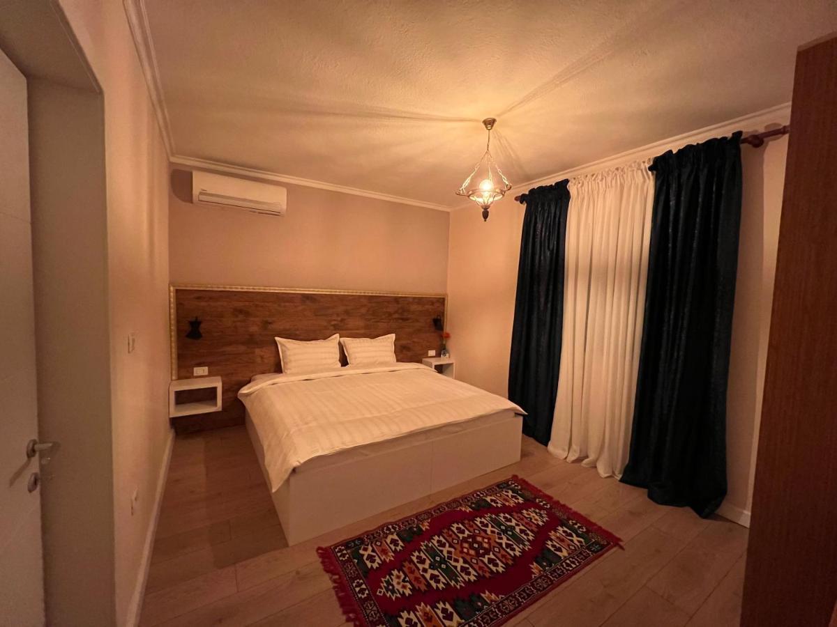 Chestnut Yard Villa Tirana Buitenkant foto