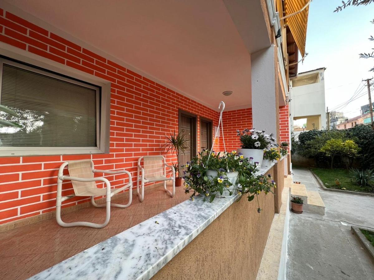 Chestnut Yard Villa Tirana Buitenkant foto