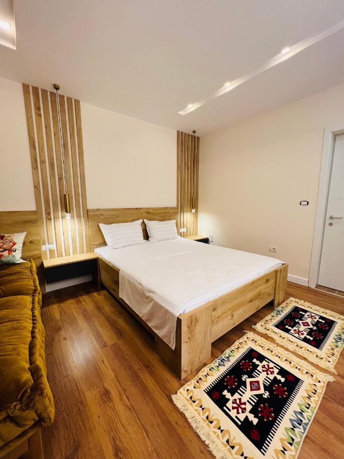 Chestnut Yard Villa Tirana Buitenkant foto