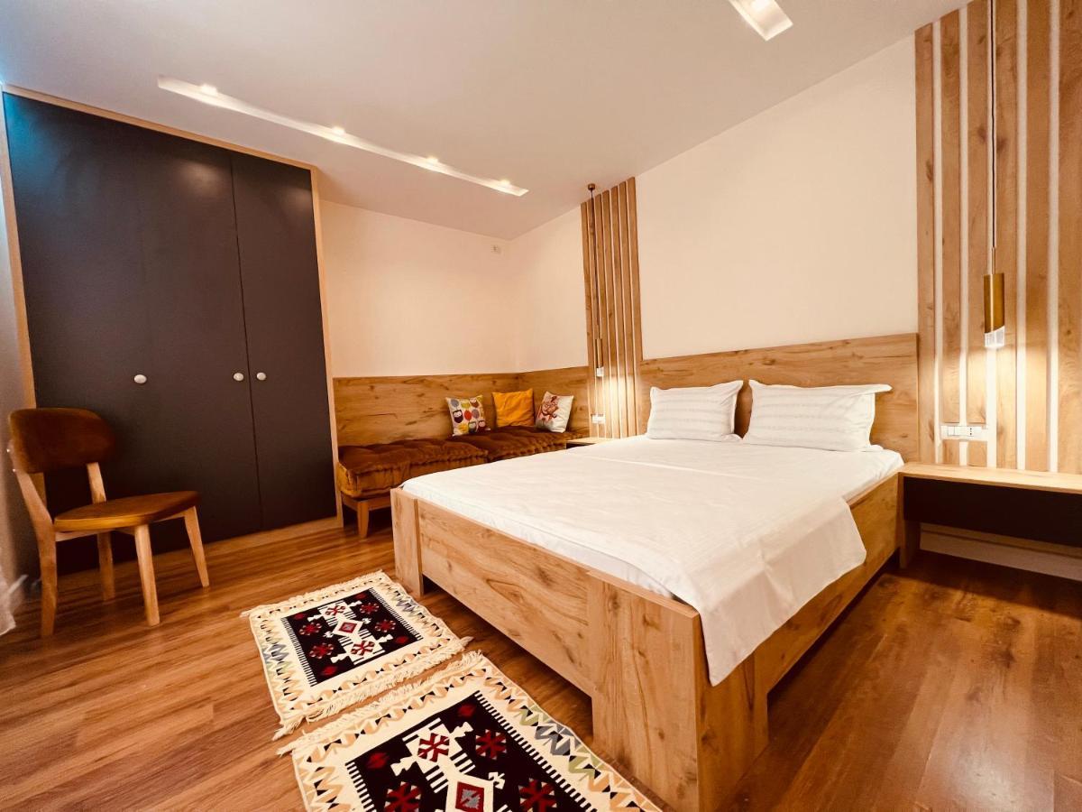 Chestnut Yard Villa Tirana Buitenkant foto